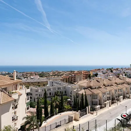 Luxury 3-bed Villa, Sea View, Pool & Jacuzzi Holiday home *