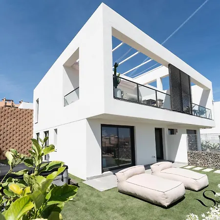 Luxury 3-bed Villa, Sea View, Pool & Jacuzzi Holiday home Mijas