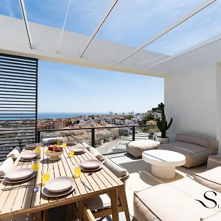 Luxury 3-bed Villa, Sea View, Pool & Jacuzzi Holiday home *