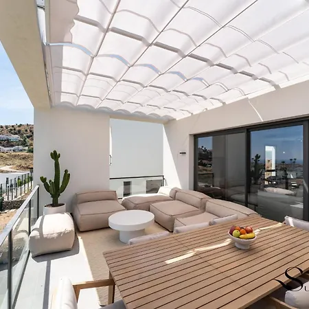 Дом отдыха Luxury 3-bed Villa, Sea View, Pool & Jacuzzi Михас