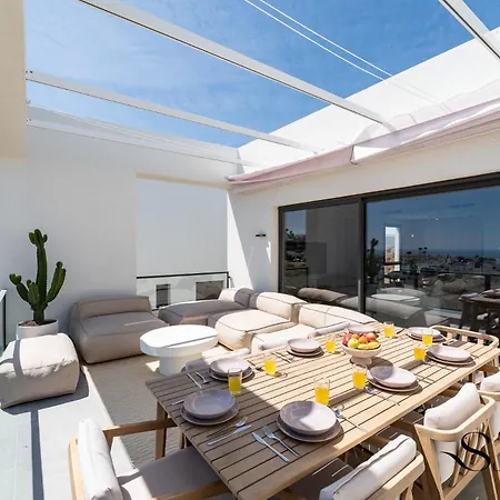 Дом отдыха Luxury 3-bed Villa, Sea View, Pool & Jacuzzi
