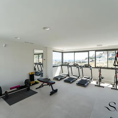 Luxury 3-bed Villa, Sea View, Pool & Jacuzzi *