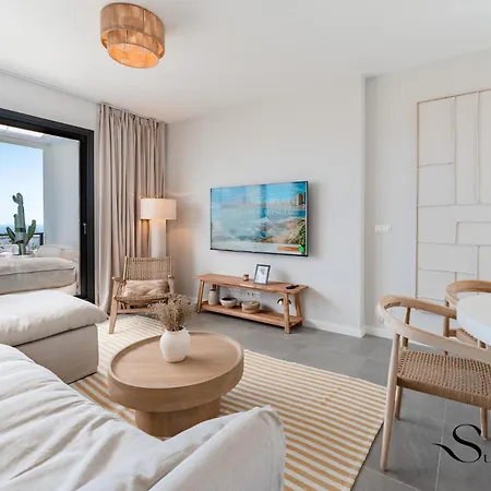 Дом отдыха Luxury 3-bed Villa, Sea View, Pool & Jacuzzi Михас