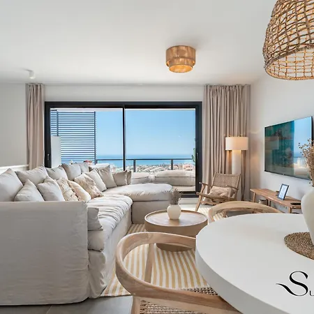 Дом отдыха Luxury 3-bed Villa, Sea View, Pool & Jacuzzi